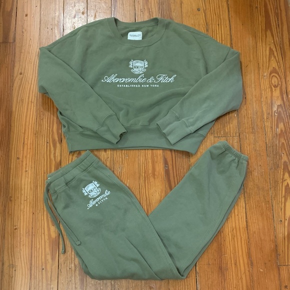 Abercrombie Sweatshirt and Sweatpant Matching Set - Picture 1 of 4